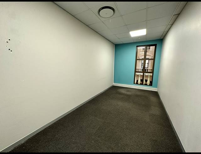 1,037M² OFFICE TO LET IN ROSEBANK